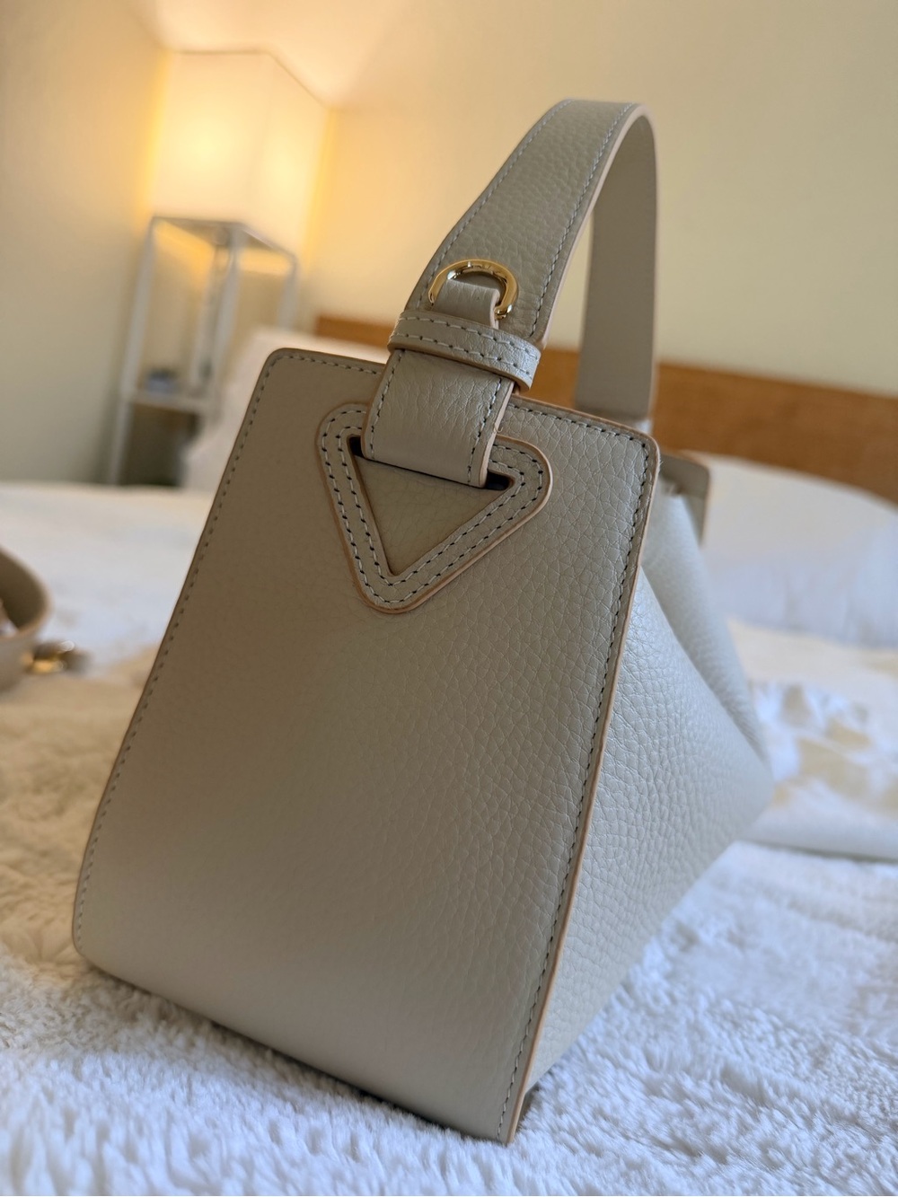 The Horse Clementine bag, Oat with gold hardware, Pebbled Leather Bag - Picture 4 of 9